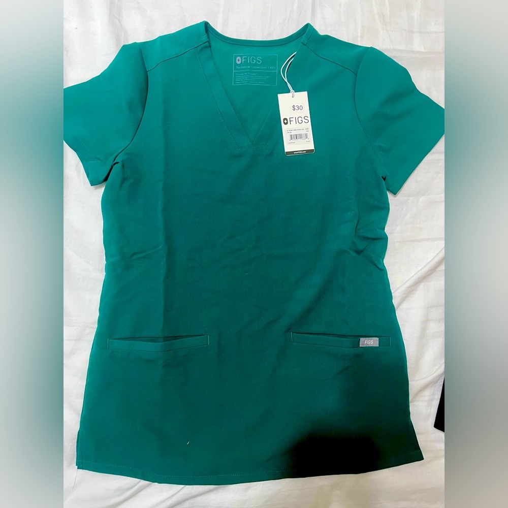 FIGS scrub top BRAND NEW